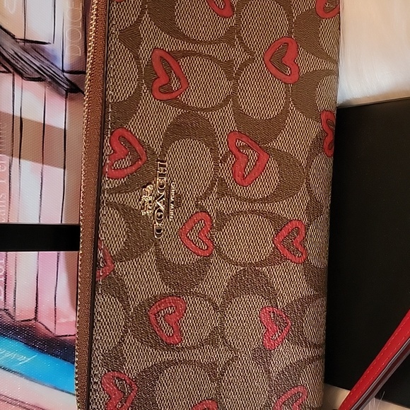 Coach Large Phone Wallet Wristlet Signature Canvas Monogram Crayon Hearts - Picture 2 of 16